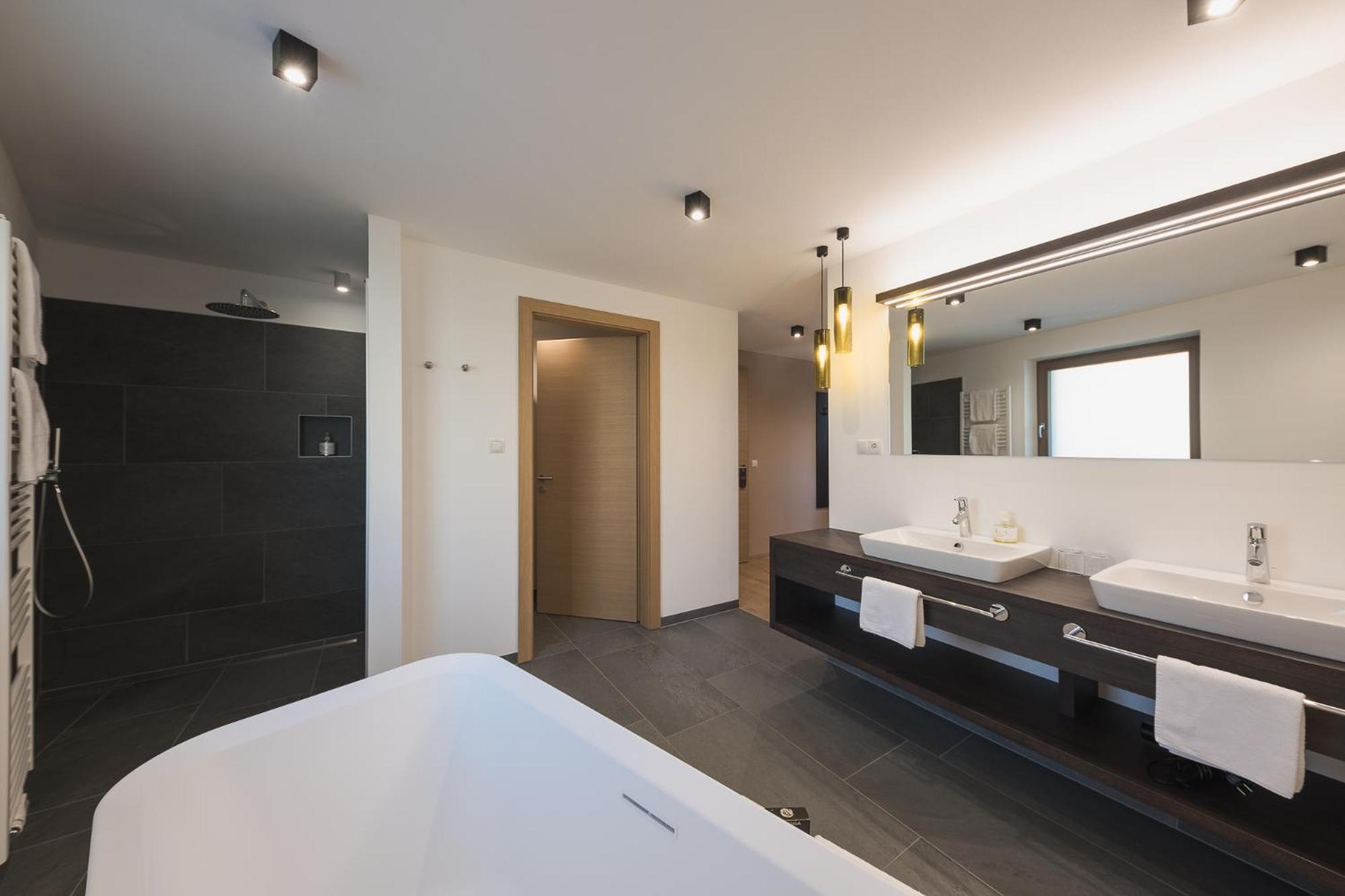 Oliven- & Genusshotel Hirzer Шена Номер фото